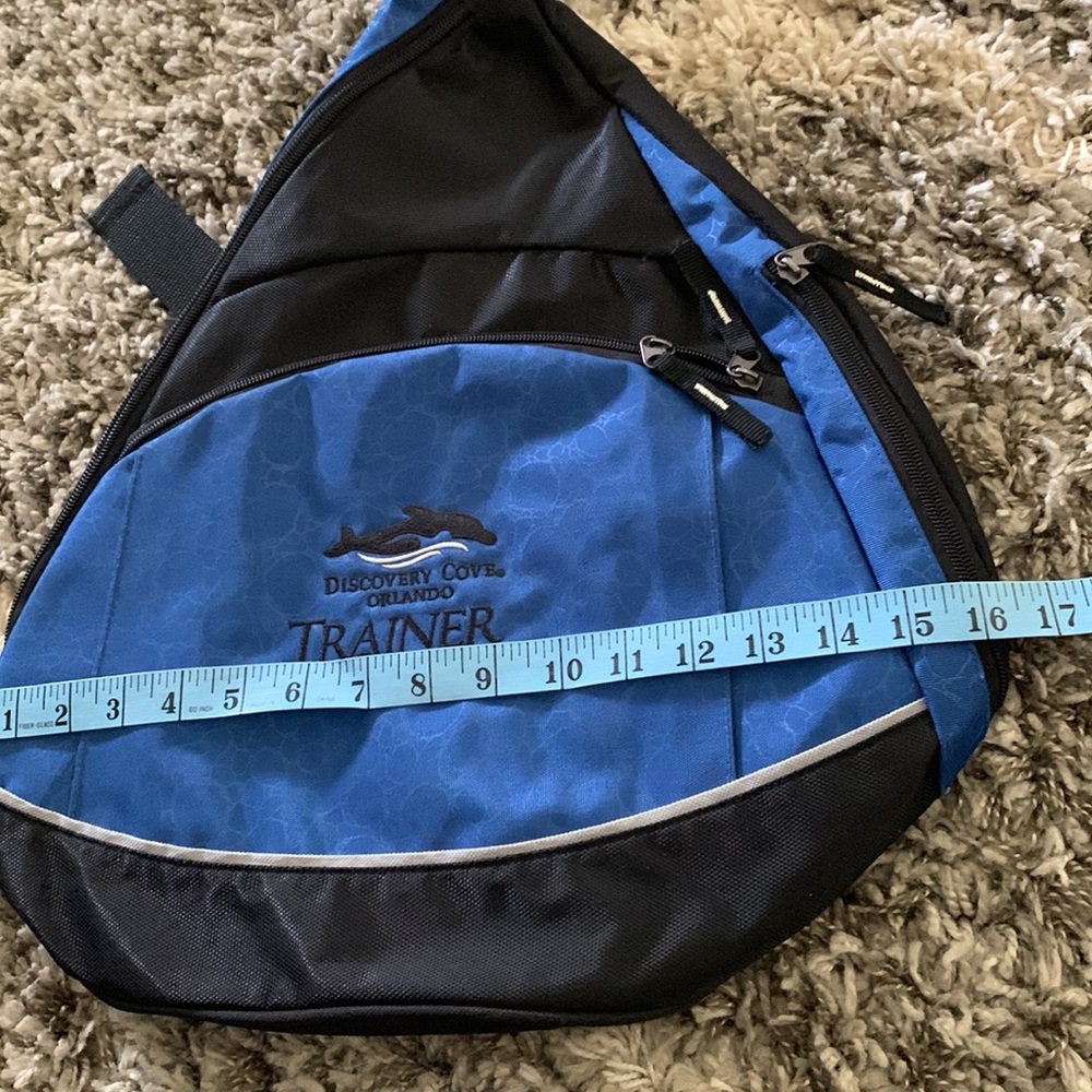 Seaworld Discovery Cove Crossbody Backpack Blue Black Adjustable Straps Unisex - Picture 4 of 11